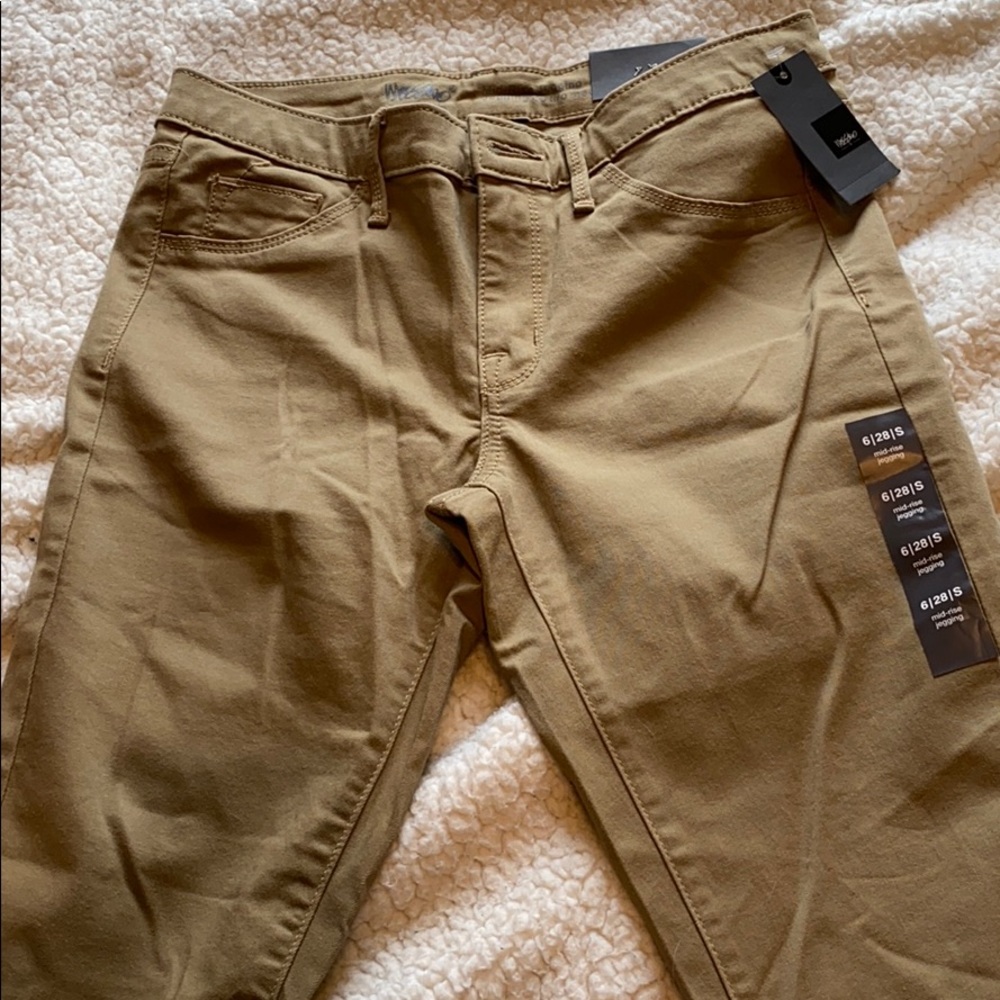 Mid Rise Khaki Jegging